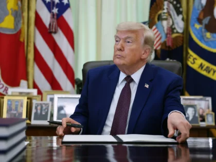 Trump Says Iran Agreement Is Scheduled for Sunday and Hormuz Would Reopen
