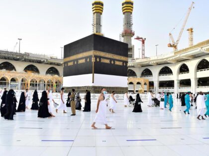 Saudi Arabia Suspends 21 Umrah Companies Over Performance and Compliance