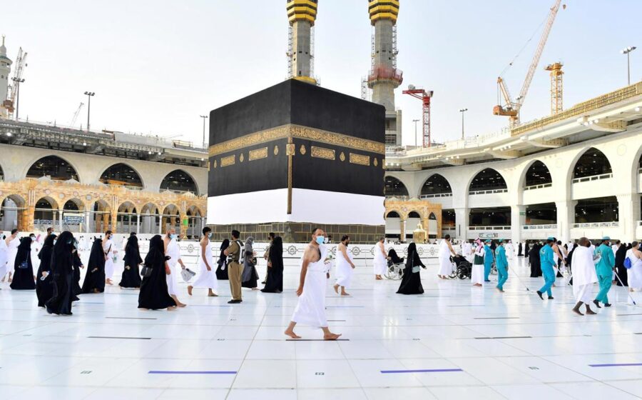 Saudi Arabia Suspends 21 Umrah Companies Over Performance and Compliance