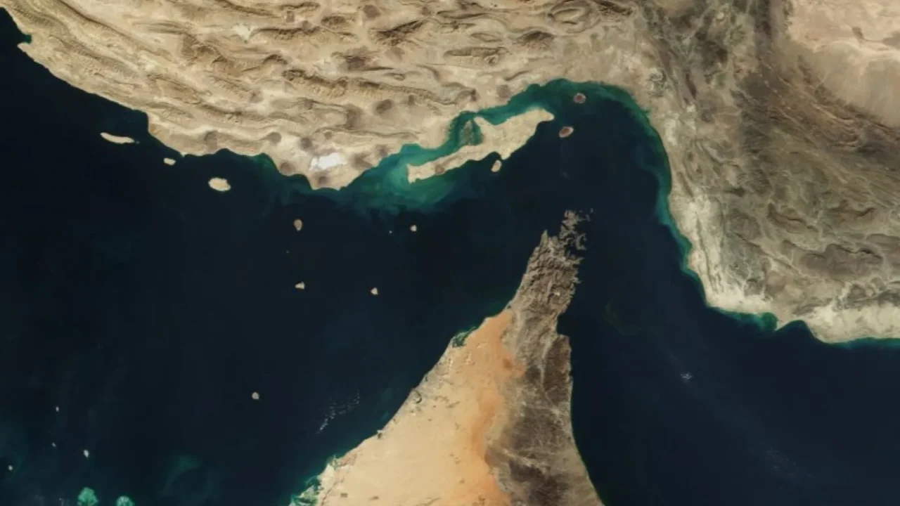 Strait of Hormuz Business Guide: Oil, LNG, Shipping, Insurance and Gulf Exposure
