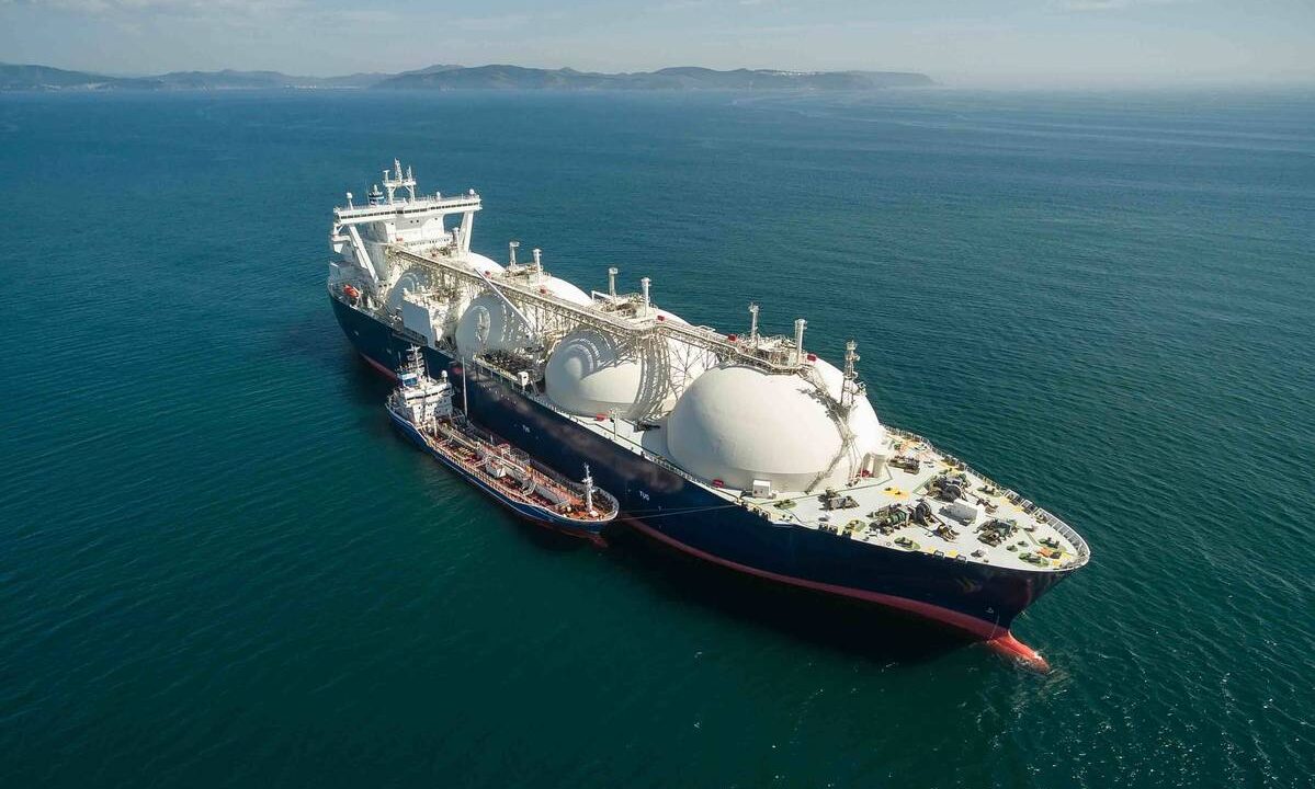 Qatari LNG Tankers Make Limited Hormuz Transits as Gulf Energy Flows Remain Constrained